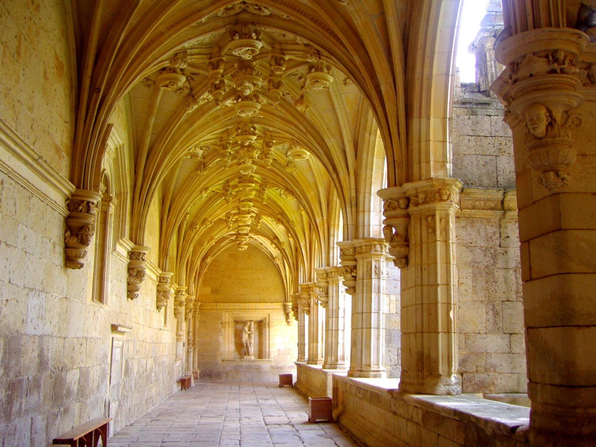 Hotel Real Monasterio De San Zoilo Carrion De Los Condes Exterior photo