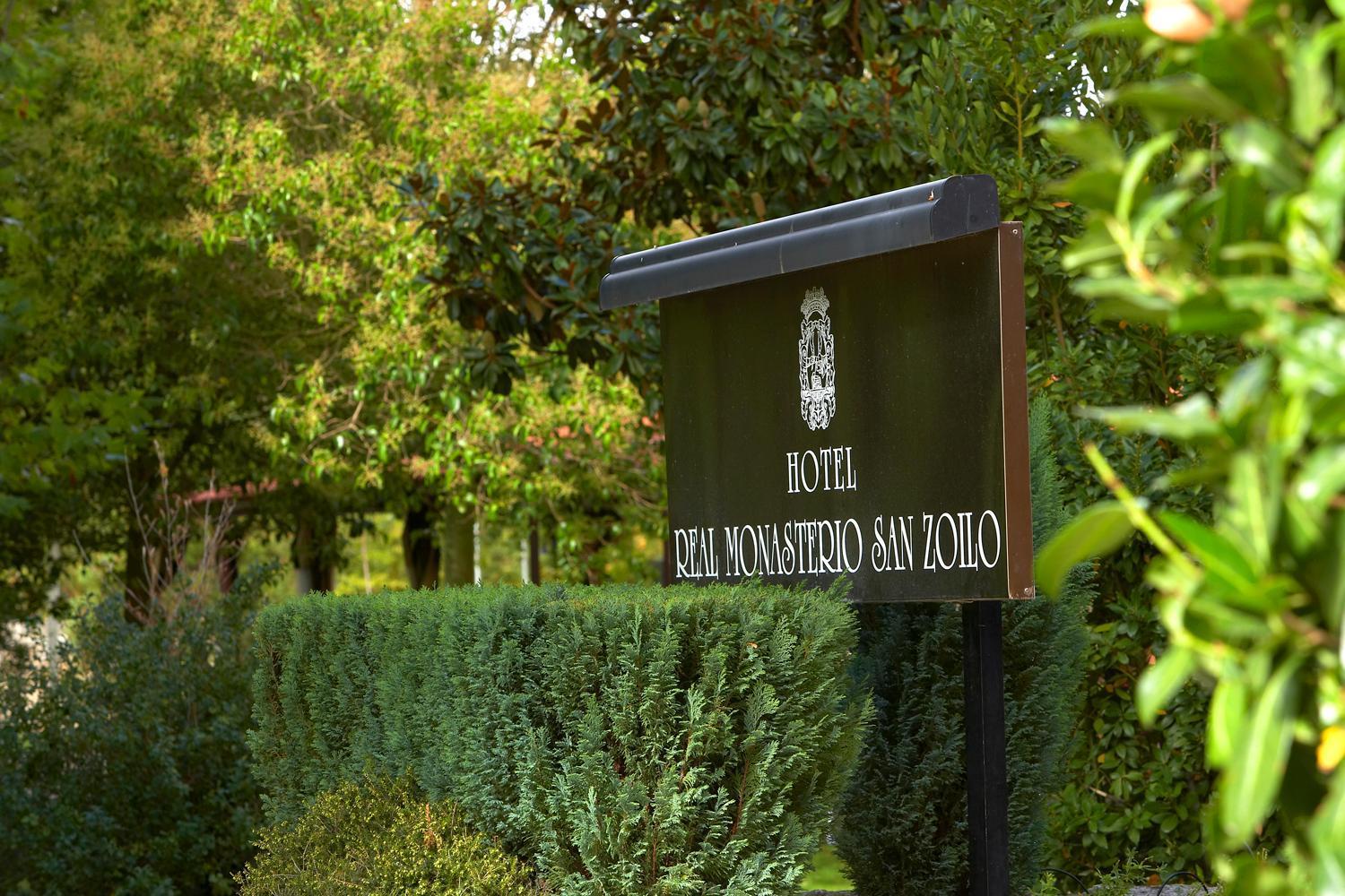 Hotel Real Monasterio De San Zoilo Carrion De Los Condes Exterior photo