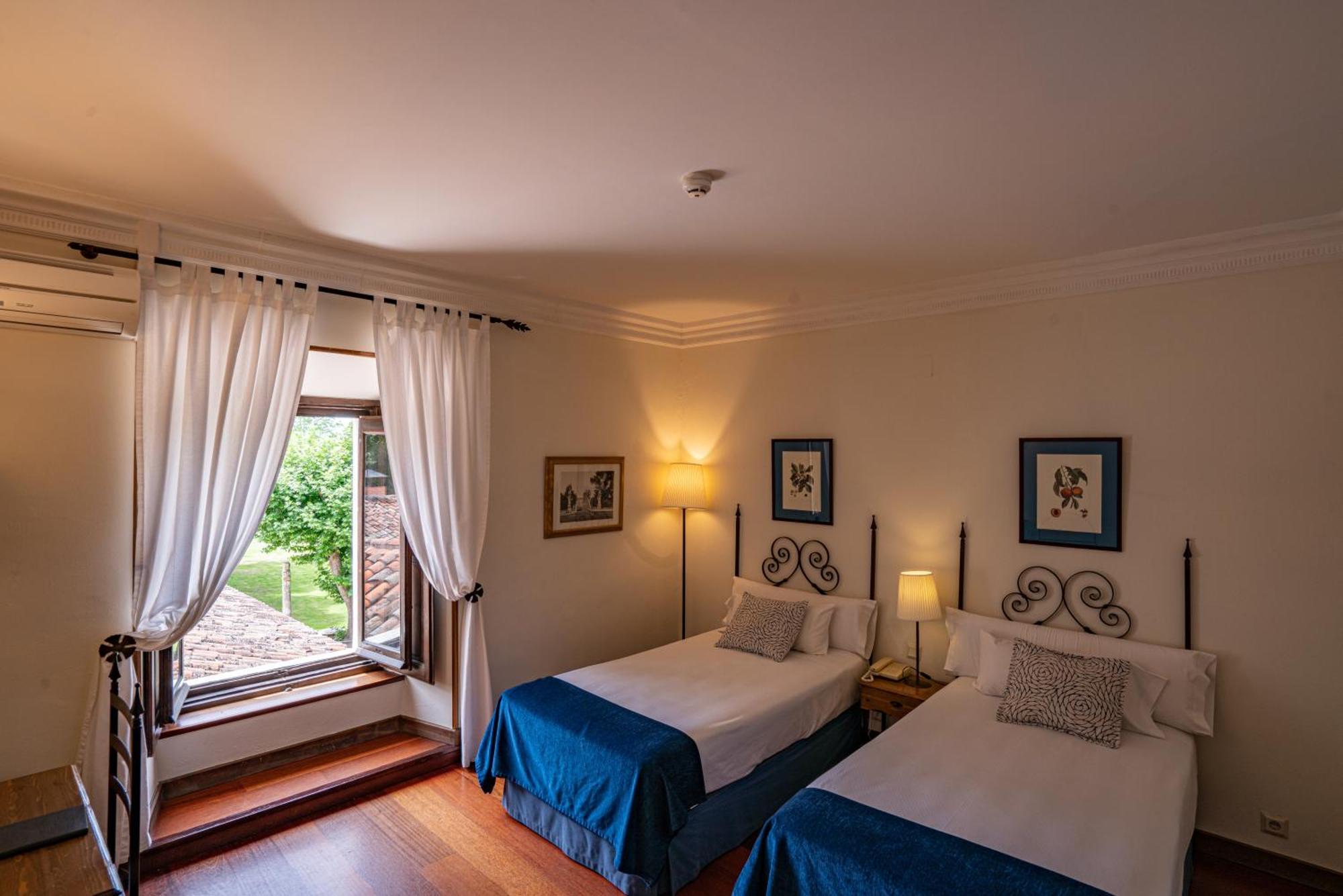 Hotel Real Monasterio De San Zoilo Carrion De Los Condes Exterior photo
