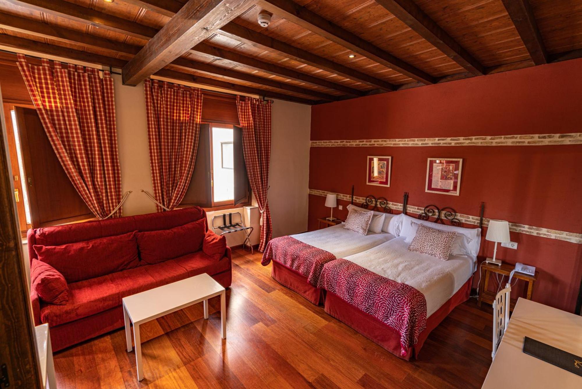 Hotel Real Monasterio De San Zoilo Carrion De Los Condes Exterior photo