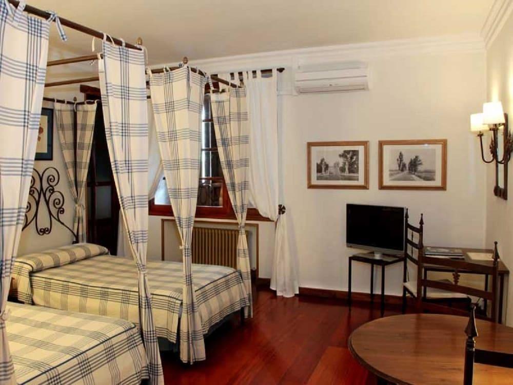Hotel Real Monasterio De San Zoilo Carrion De Los Condes Exterior photo