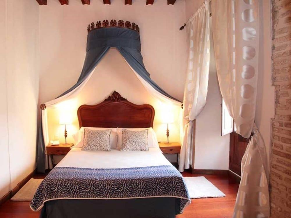Hotel Real Monasterio De San Zoilo Carrion De Los Condes Exterior photo