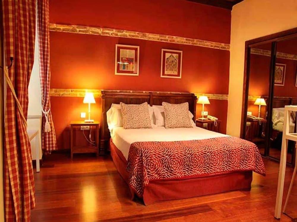 Hotel Real Monasterio De San Zoilo Carrion De Los Condes Exterior photo