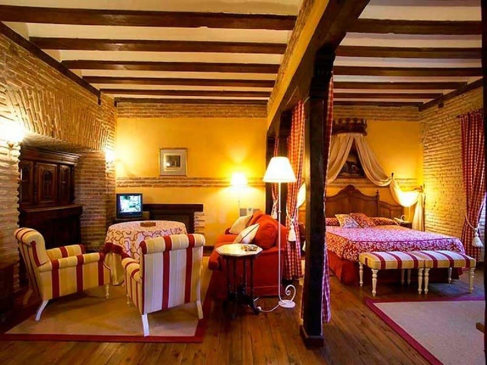 Hotel Real Monasterio De San Zoilo Carrion De Los Condes Exterior photo