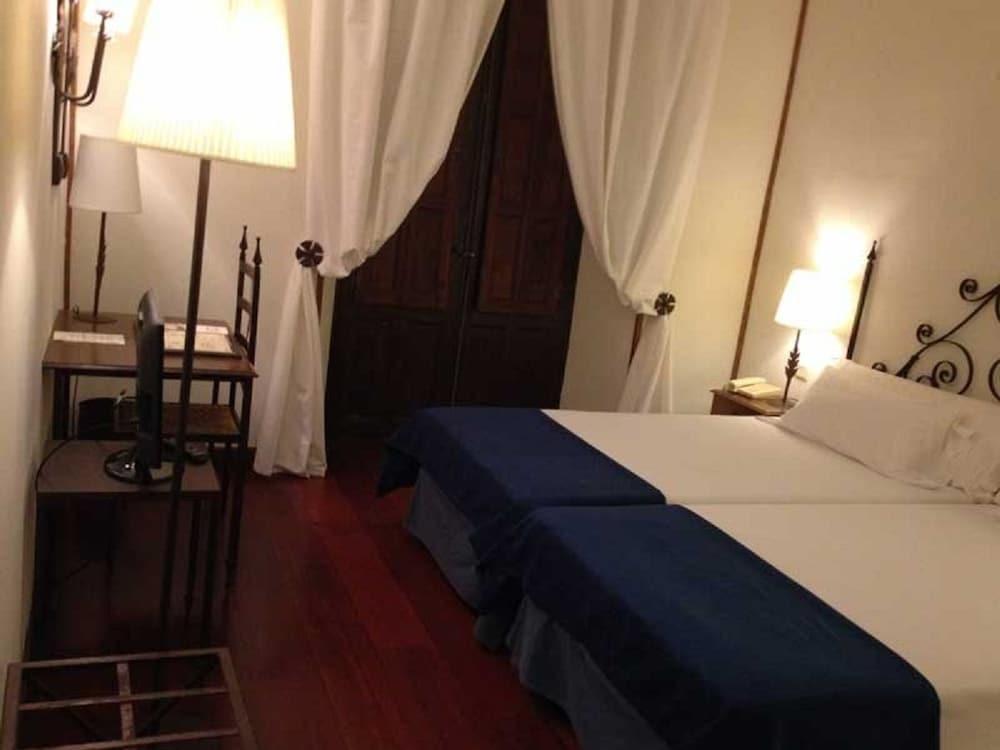Hotel Real Monasterio De San Zoilo Carrion De Los Condes Exterior photo